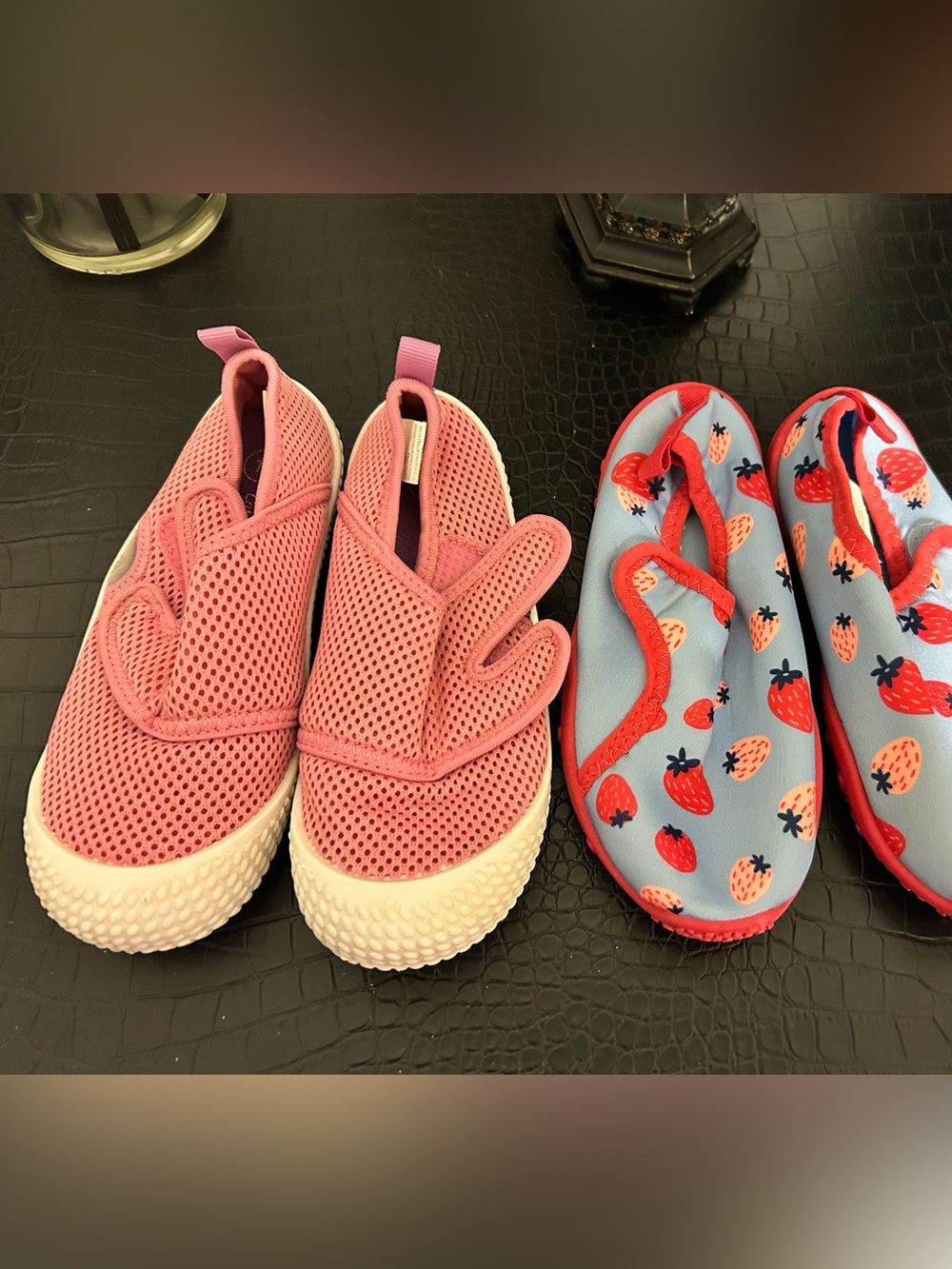 Size 9/10 girl water shoes.